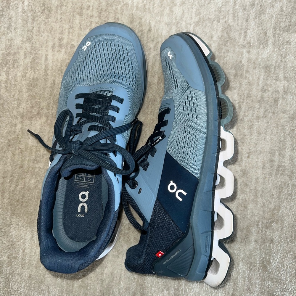 On Cloud Running Shoes Helion CloudTec